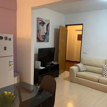 Comfortable Flat In Seixal דירה *