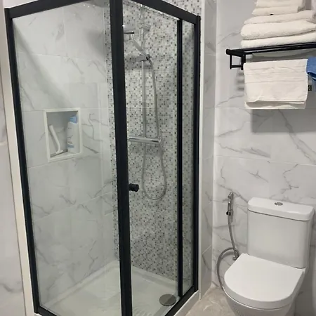 Comfortable Flat In Seixal דירה *